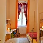 エクセレント クロイツバーグ アパート *